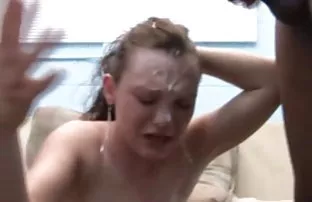 πορνό σεξ Δύο busty milfs μοιράζονται ένα μεγάλο λίπος κρουνός