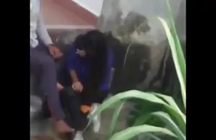 πορνό σεξ Όργιο με cumswapping γυναίκα