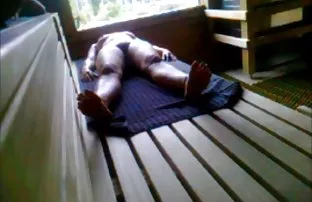 πορνό σεξ Θετό της γιο Παγιδευμένη μαμά γυμνός στην κουζίνα και παίρνει σκατά