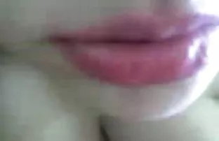 πορνό σεξ Ώριμη ξανθιά μαμά παίζει με wet μουνί