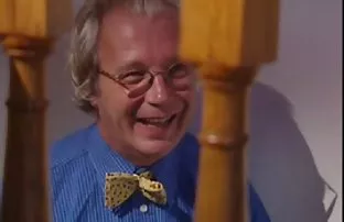 πορνό σεξ Curvy σύζυγό παίρνει σκατά στο πραγματικό σπιτικό