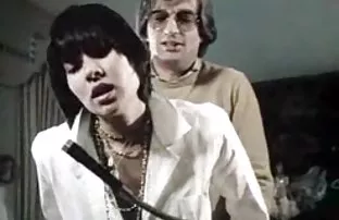 XXX 2 μεγαλα βυζια νεοσσών δεσμεύεται και πείραζαν από την ερωμένη τους