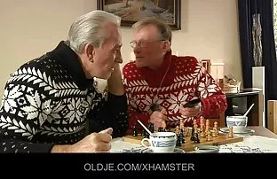 πορνό σεξ Horny hottie χτυπούσαν με ένα μεγάλο μαύρο κρουνός