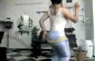 πορνό σεξ Ζεστό μιλφ με σέξι εσώρουχα, παίζοντας στο κρεβάτι