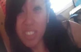 πορνό σεξ Πόρνη παίρνει το μουνί πατήσαμε στο νερό