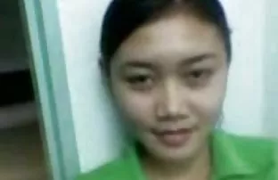 πορνό σεξ Αισθησιακό ann παίζει με ένα μεγάλο δονητή