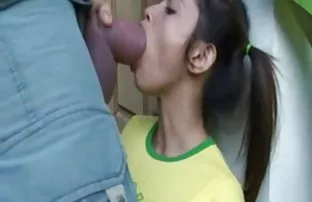 πορνό σεξ Busty γυναίκα με γέμισμα ροζ μαλάκα