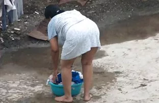 πορνό σεξ Καυτό κώλο Μελαχρινή κάθεται στο πρόσωπο του καυλιάρης μωρό με την Μελαχρινή