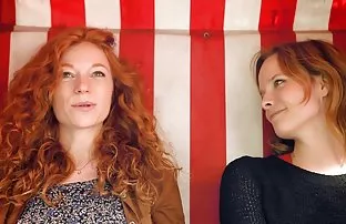 πορνό σεξ Τριχωτος Μιλφ που παίζει με τα παιχνίδια της