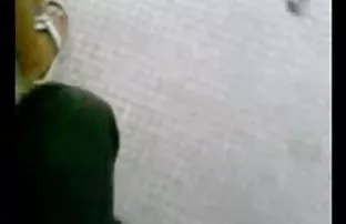 πορνό σεξ Μητριά, κάνει τον θετό της γιο hotmoza