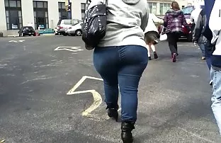 πορνό σεξ Azumi αγγίζει την Πούτσα με τα πόδια