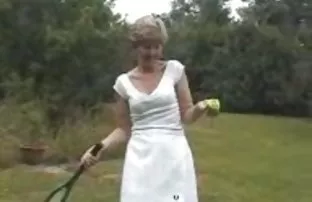 πορνό σεξ Αυτή τον κλειδώνει με τα πόδια της