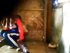 πορνό σεξ Curvy μελαχρινή με ωραίο κώλο δάχτυλα το μουνί ξυρίζεται