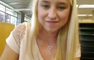 πορνό σεξ Λεσβιες Χριστούγεννα γαλουχία με milf