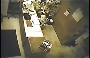 πορνό σεξ Σέξι ώριμη σε μαύρες κάλτσες απολαμβάνει έναν άντρα στον κήπο